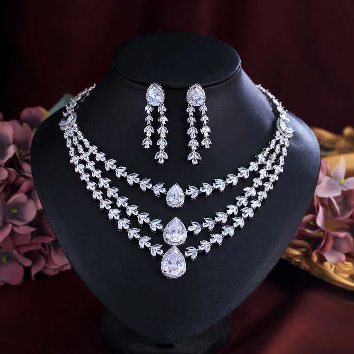 طقم مجوهرات كبير مكون من 3 طبقاتLarge 3 Layer Jewelry Set