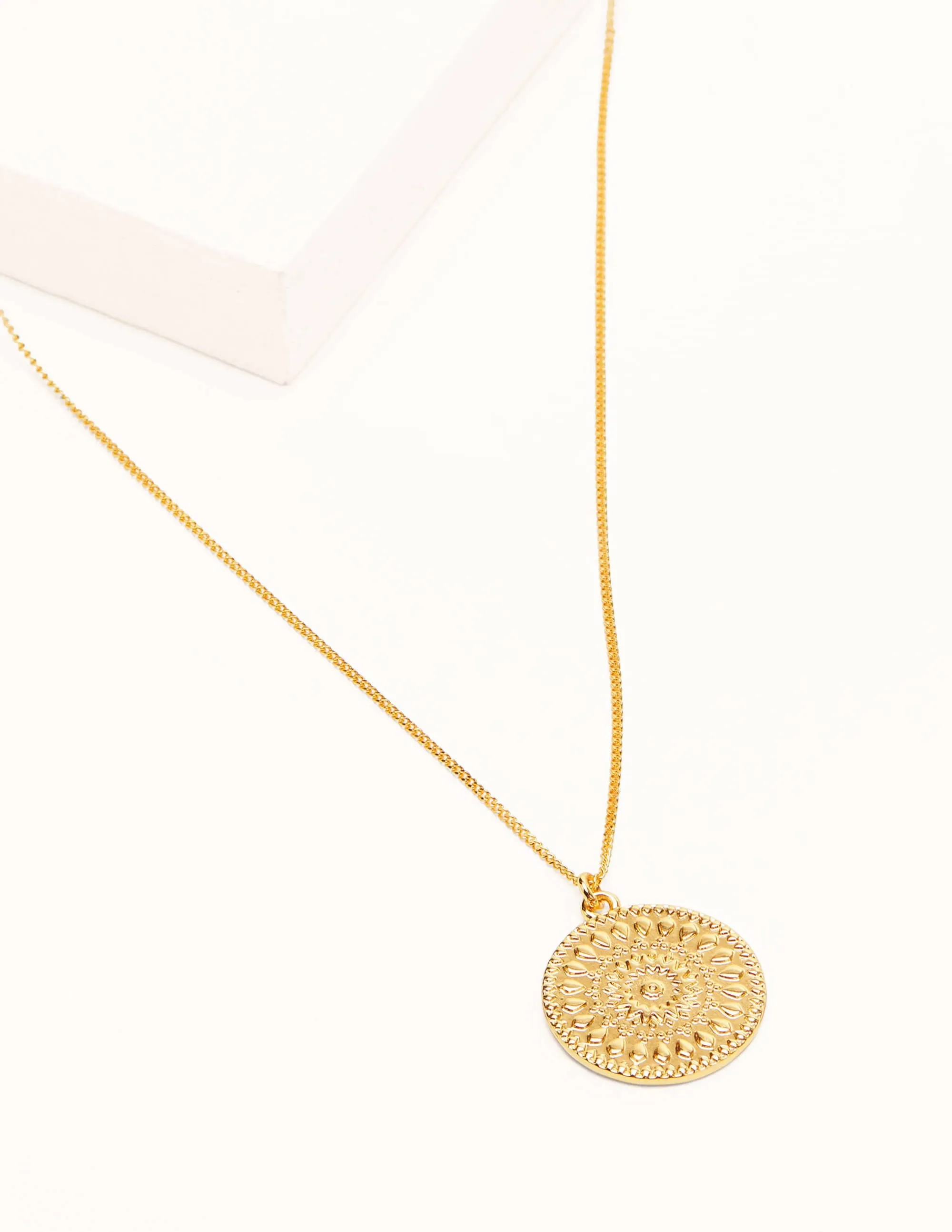 Motif Disc Pendant-Gold Metallic